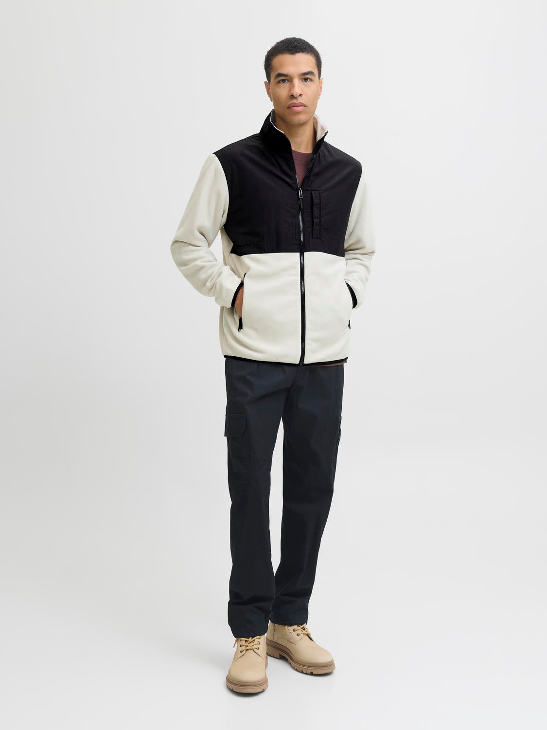 model_shot-front_full