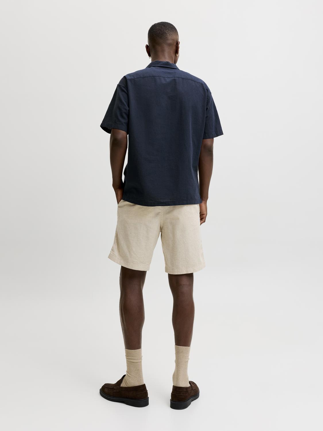 model_shot-back