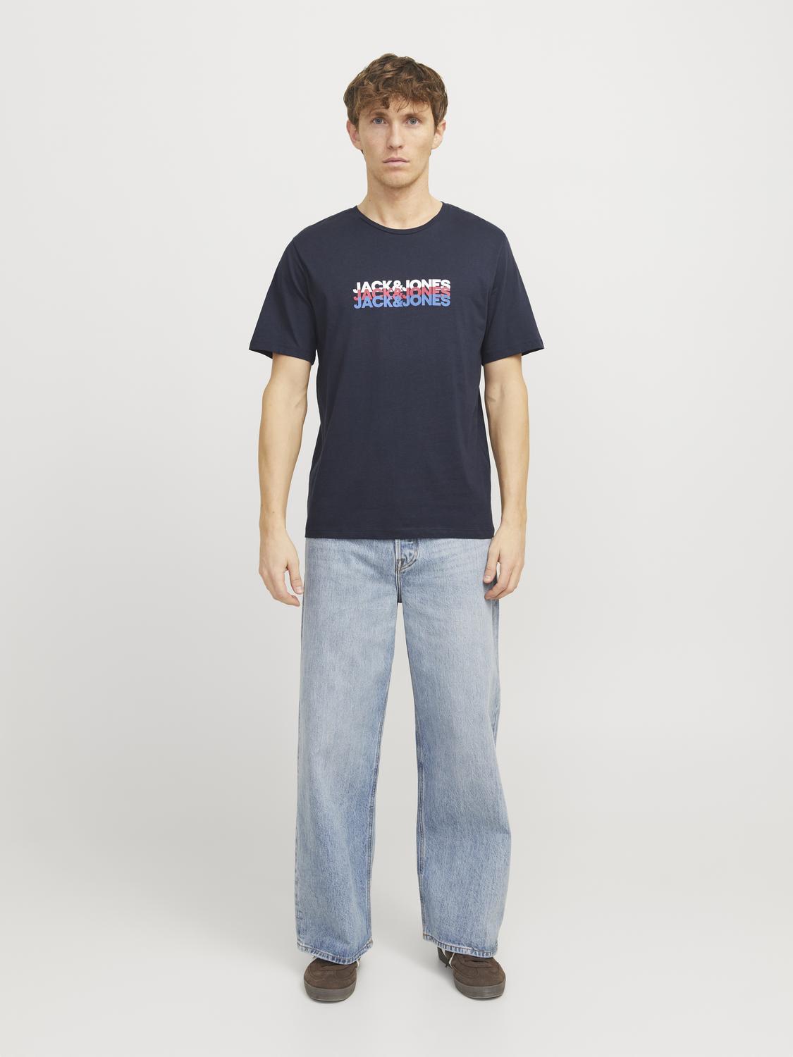 model_shot-front_full