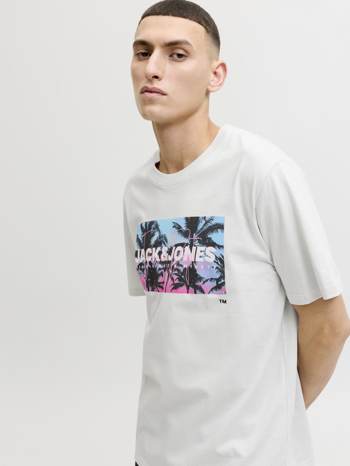model_shot-creative