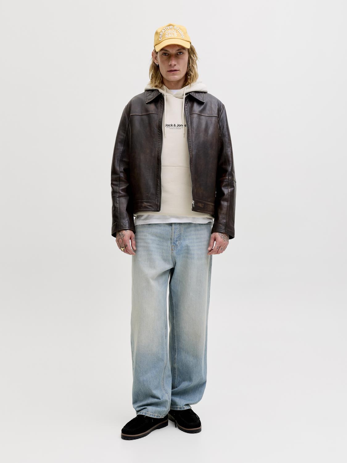 model_shot-front_full