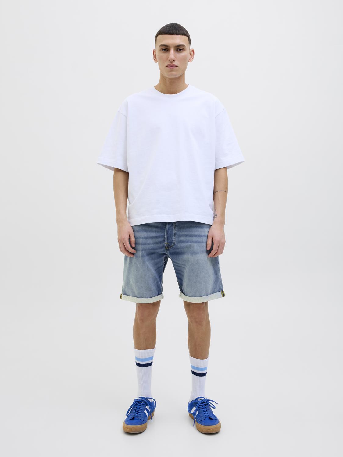 model_shot-front_full
