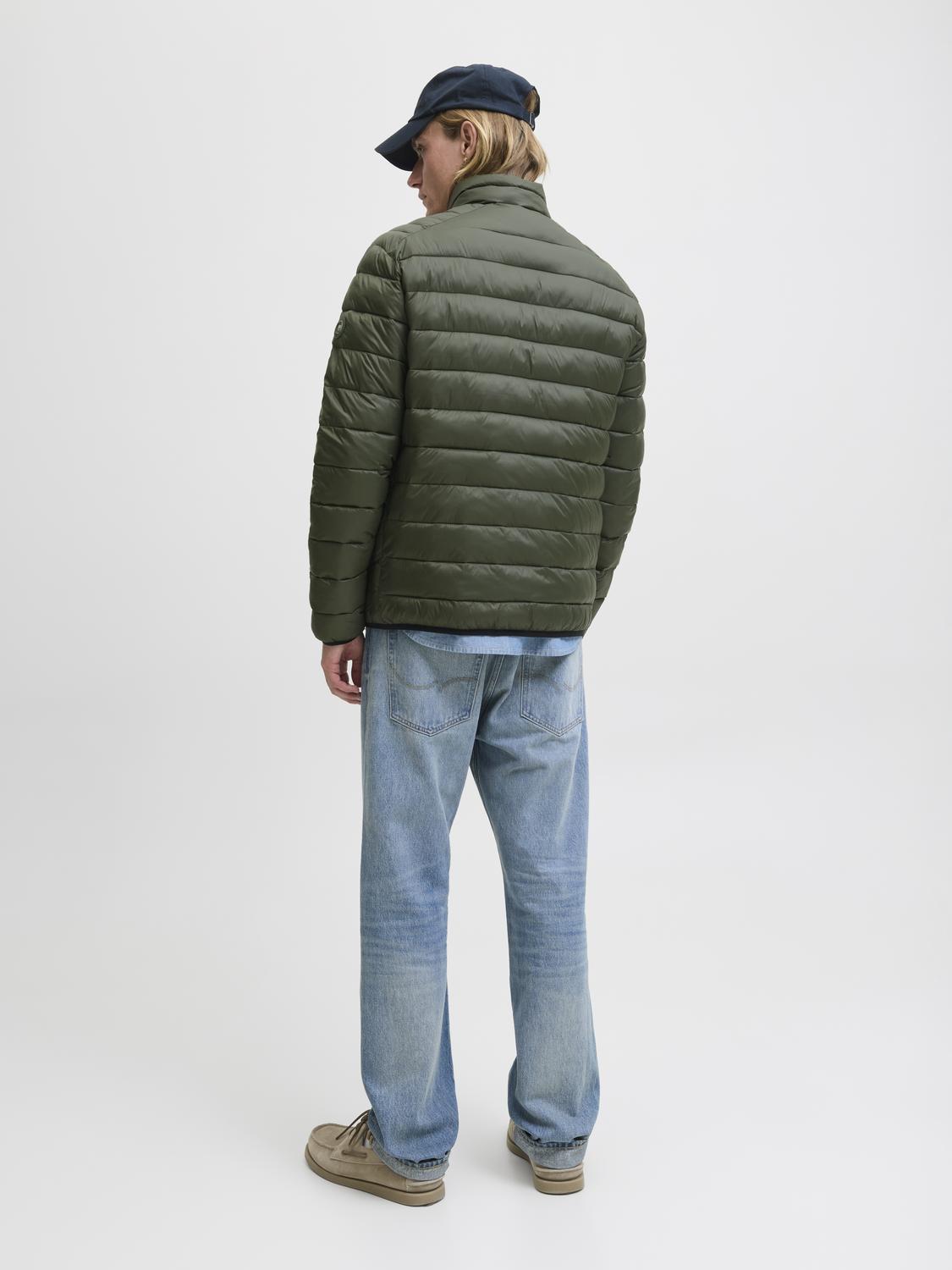 model_shot-back