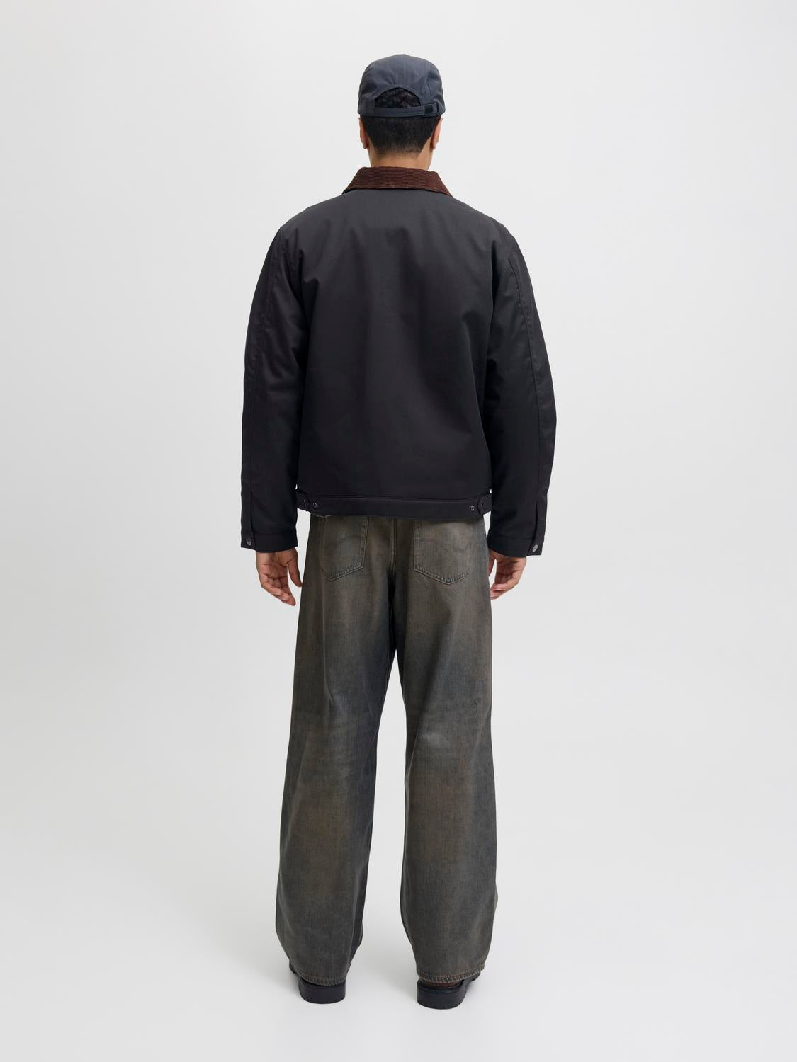 model_shot-back