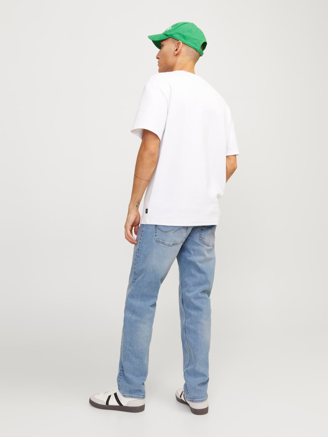 model_shot-back