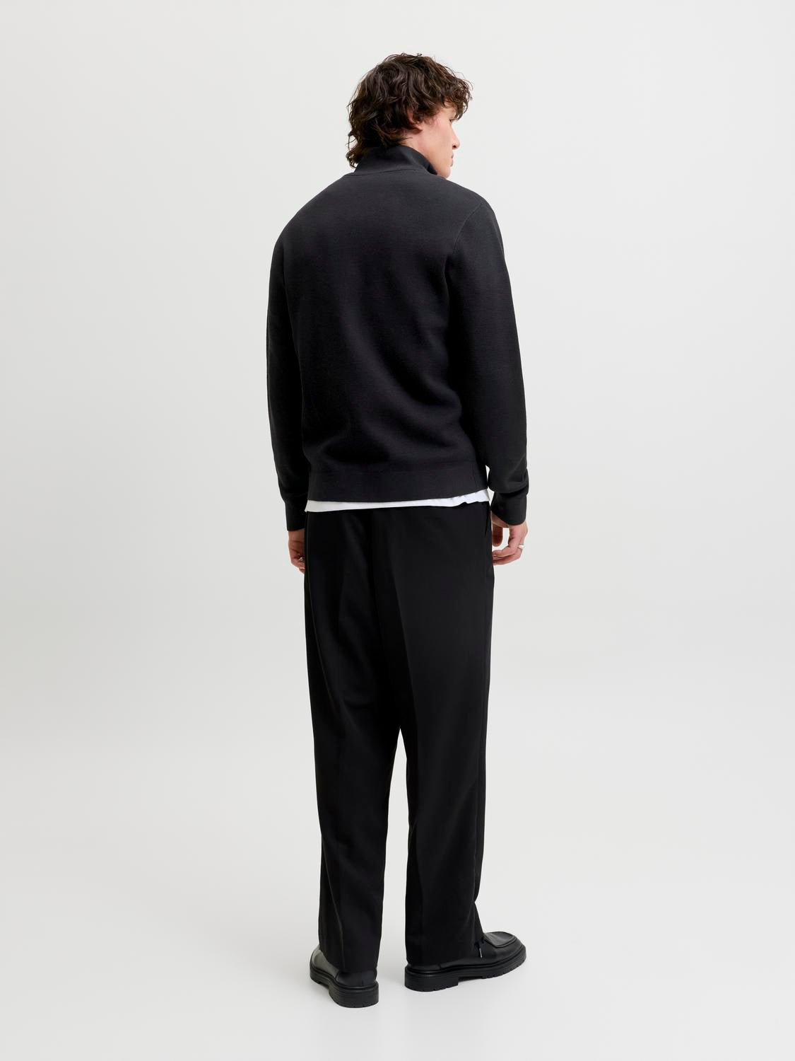 model_shot-back