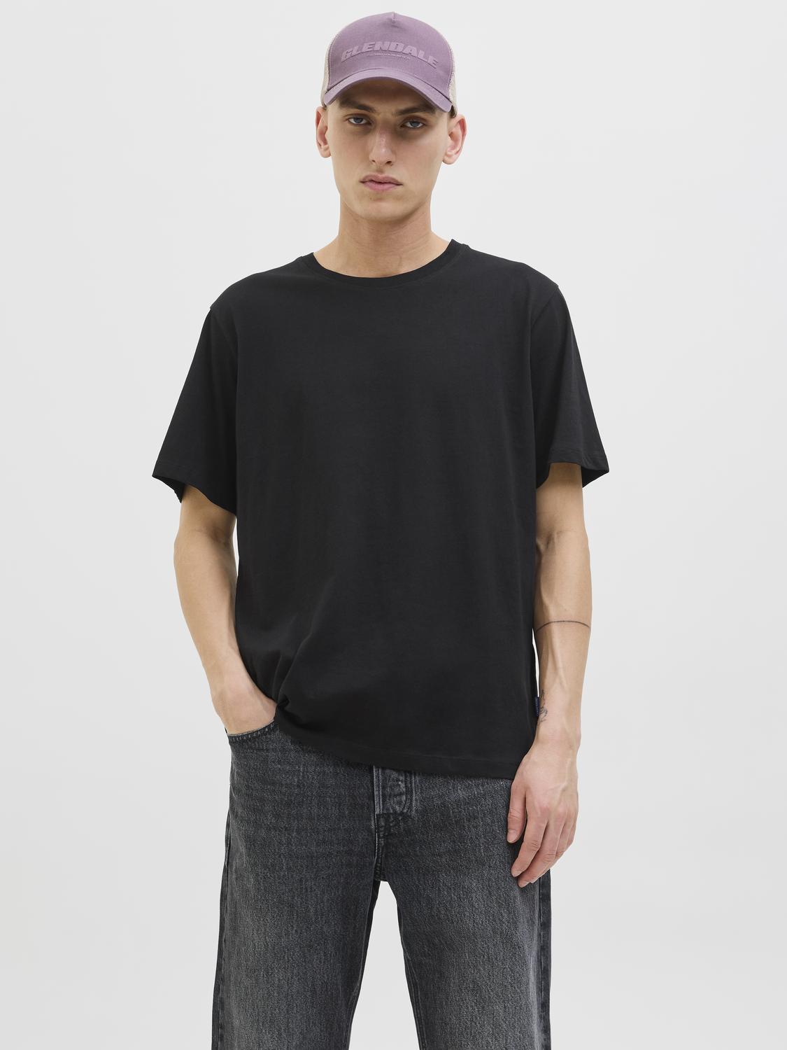 model_shot-front