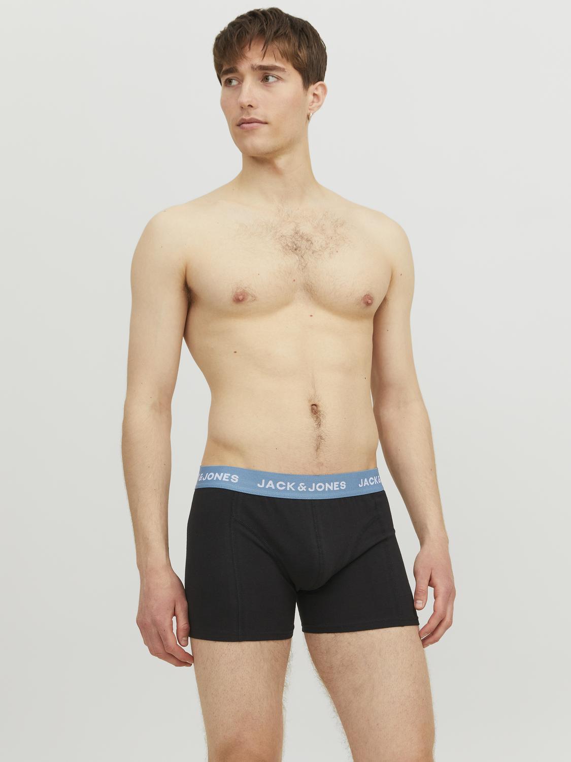 model_shot-front