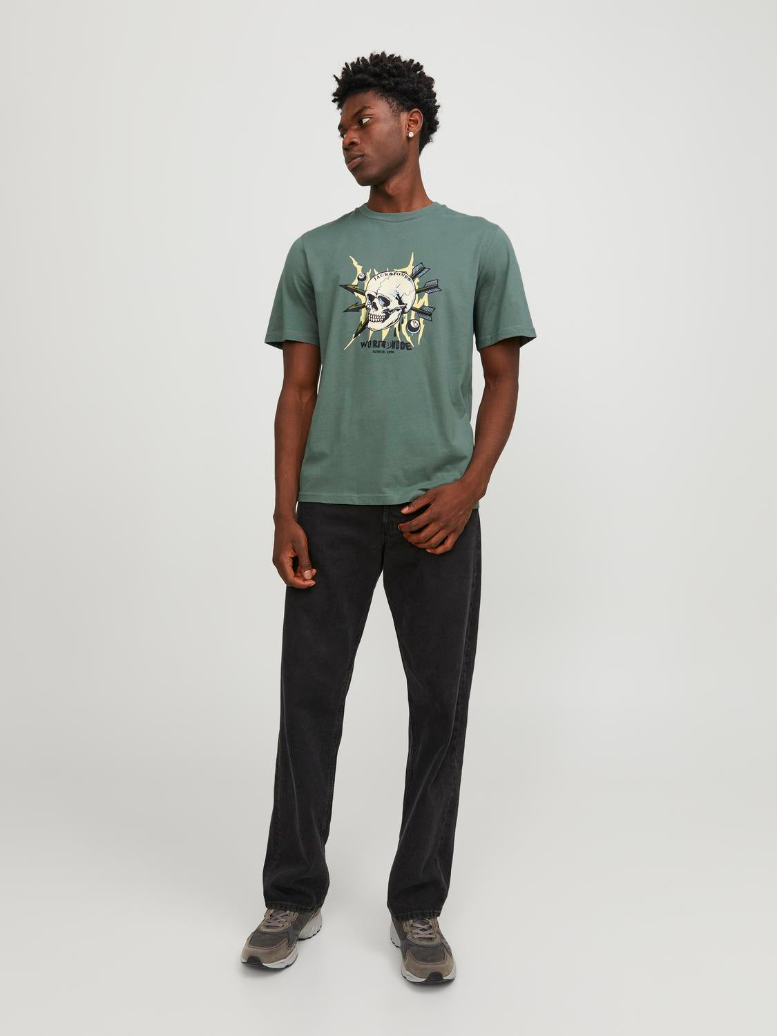 model_shot-front_full