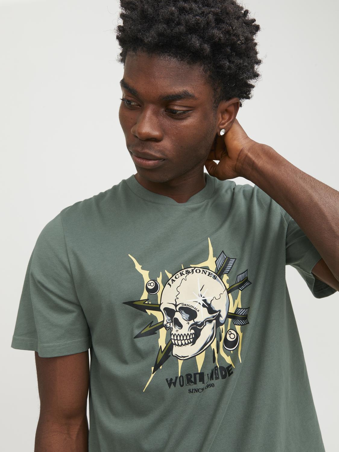model_shot-creative