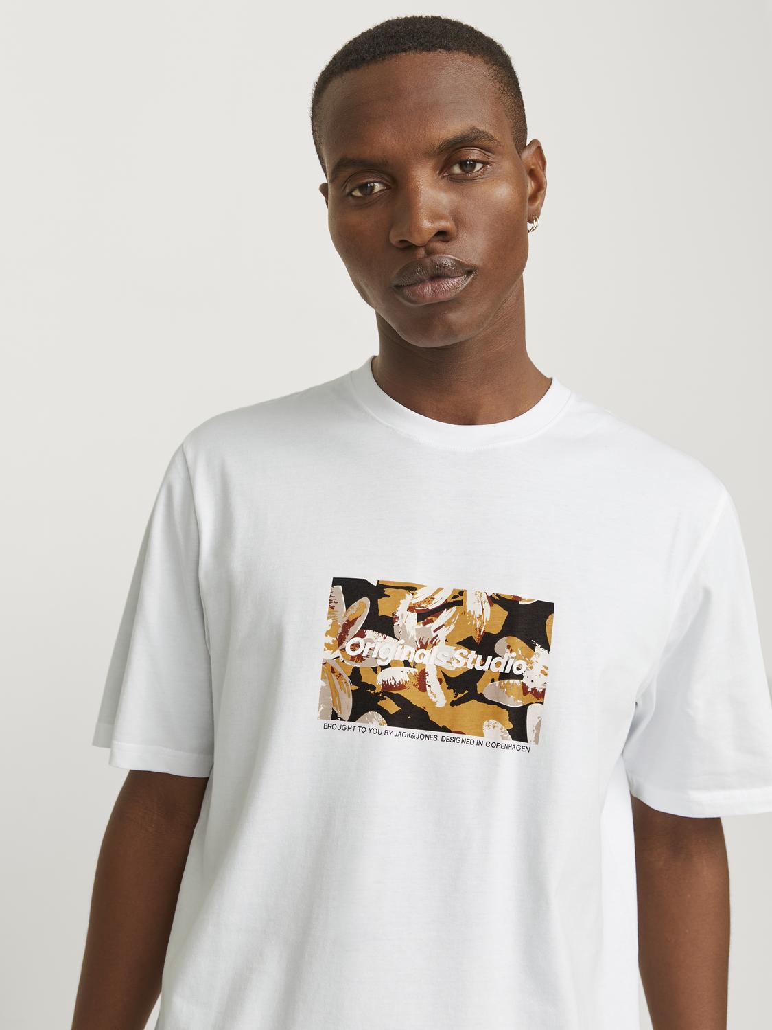 model_shot-creative