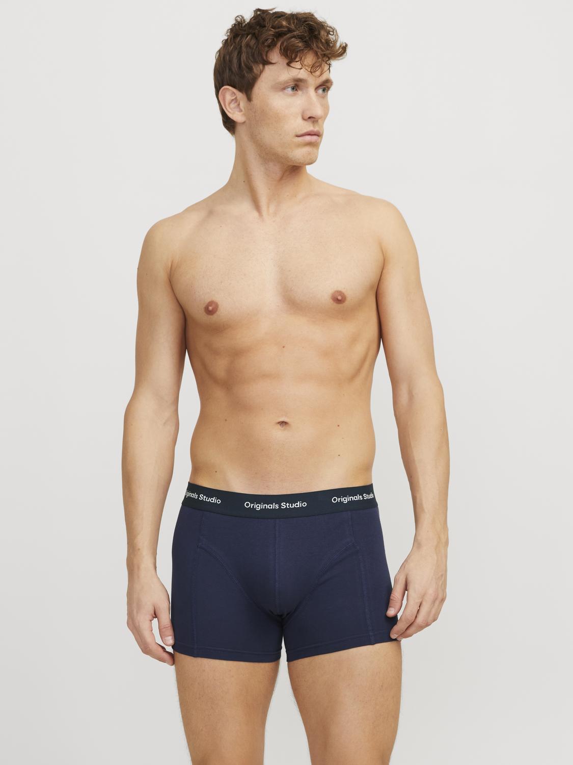 model_shot-front