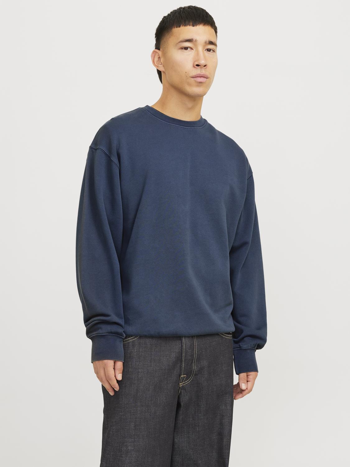 model_shot-front