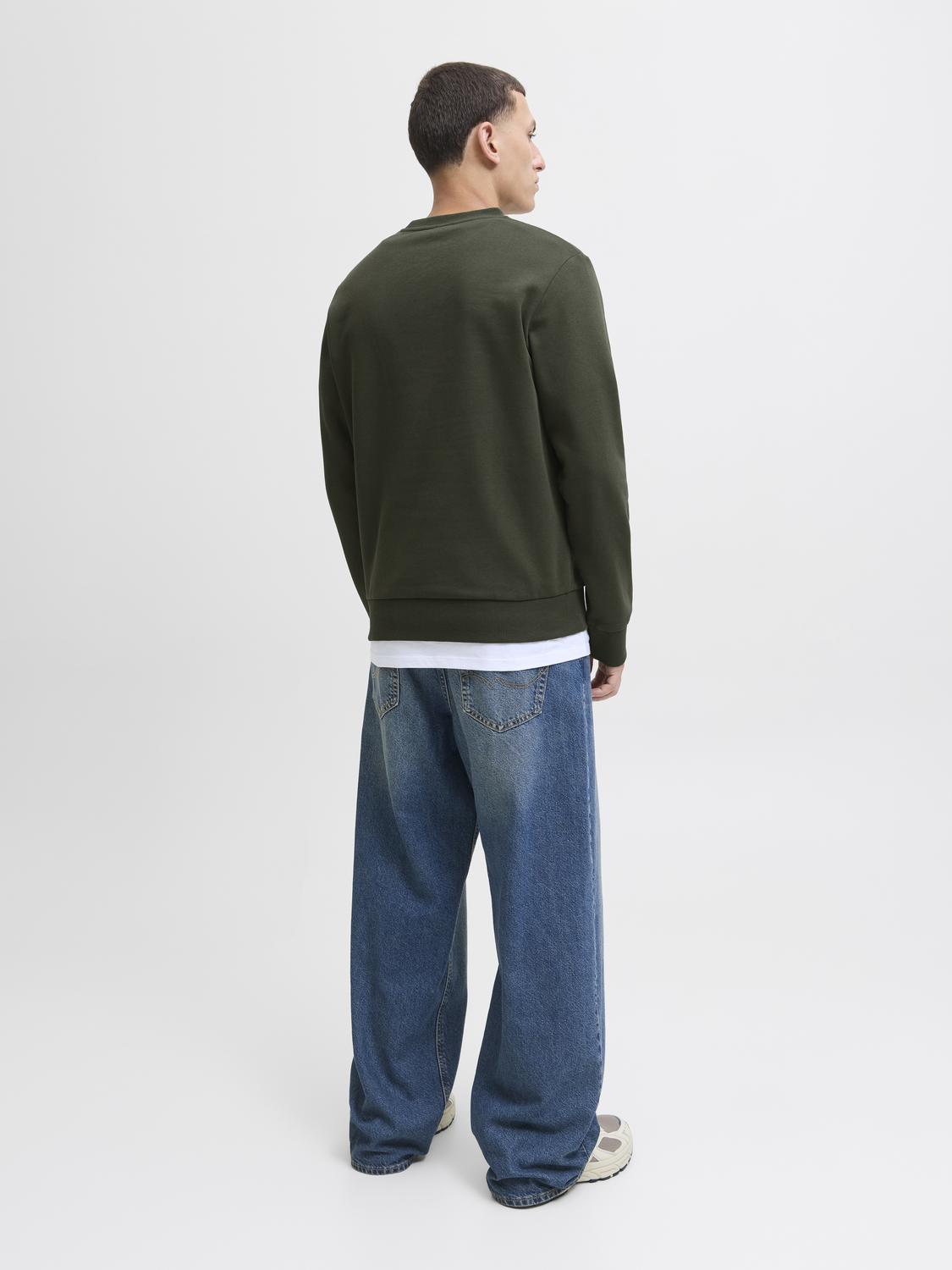 model_shot-back