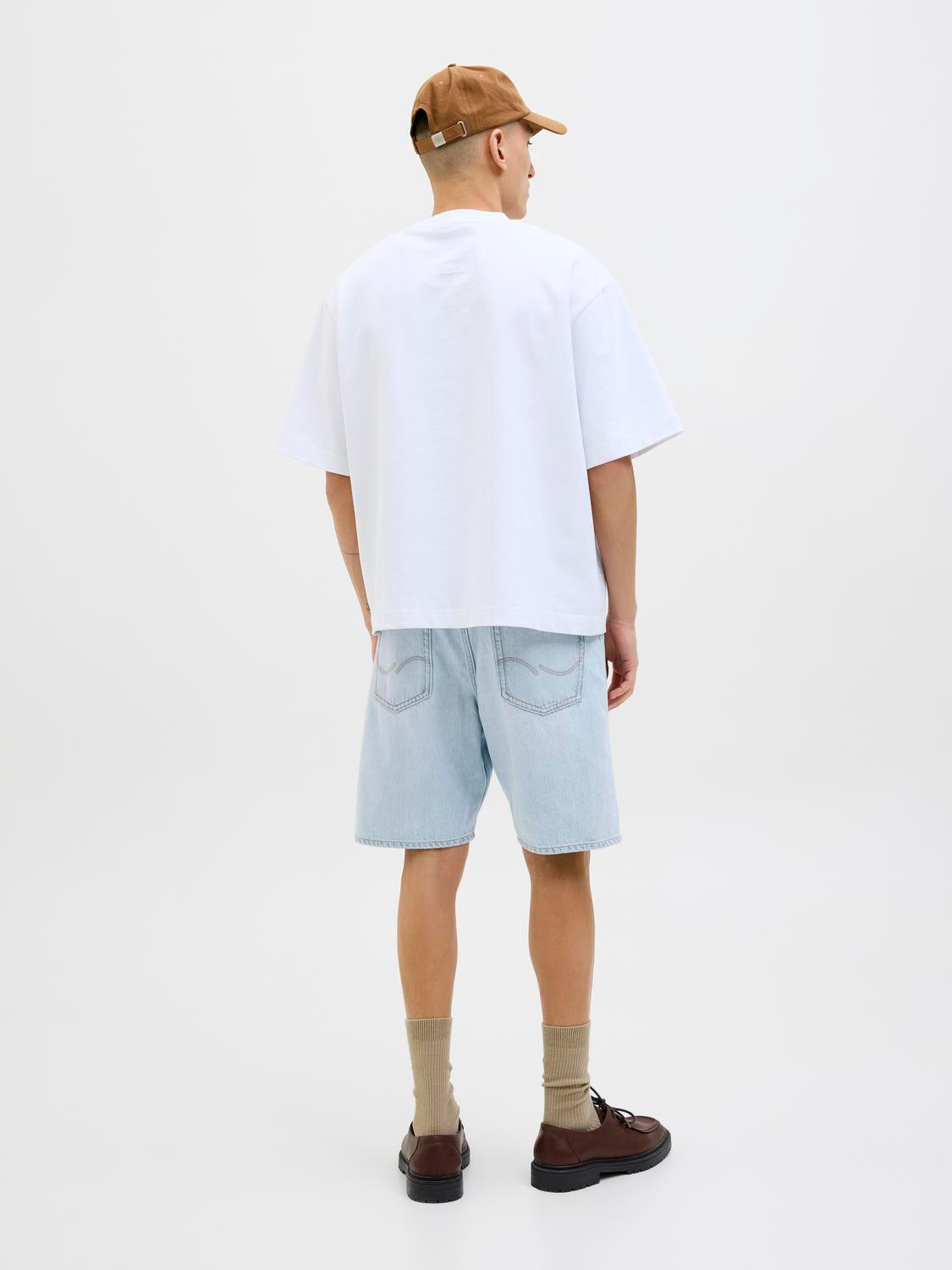 model_shot-back