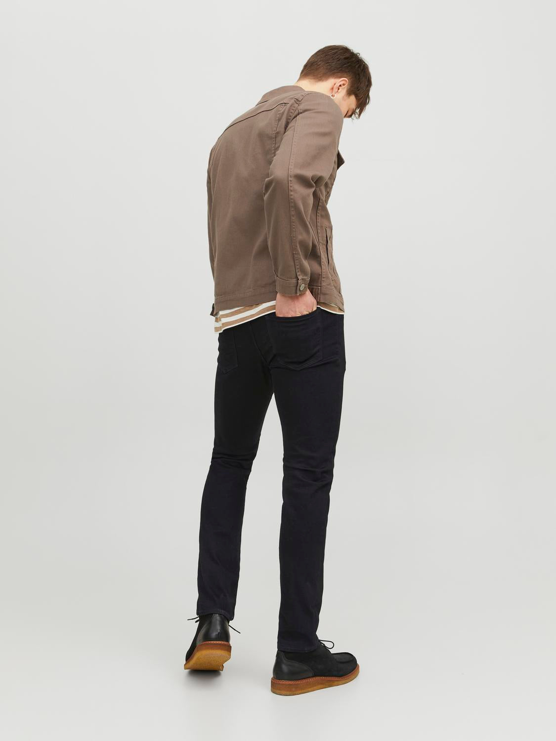 model_shot-back