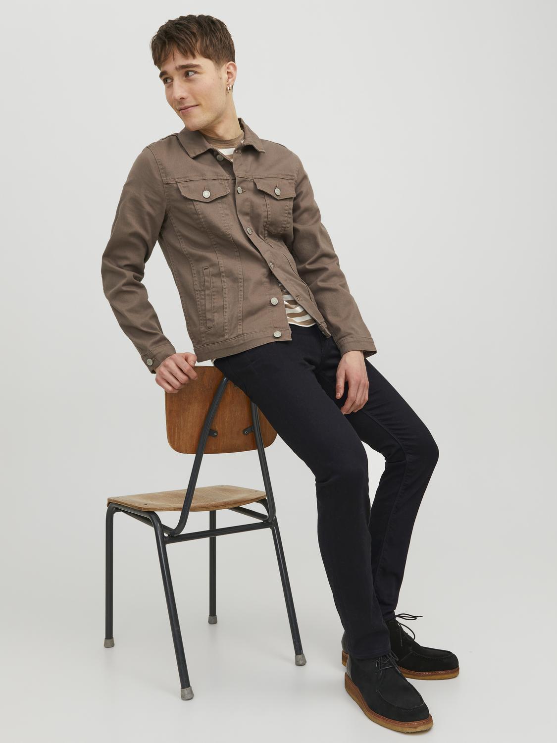 model_shot-creative