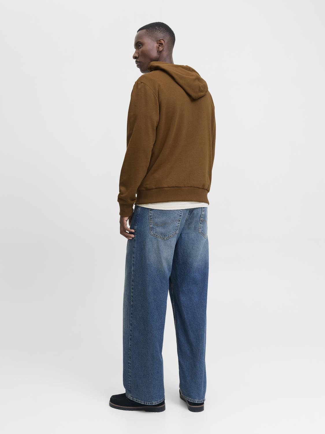 model_shot-back