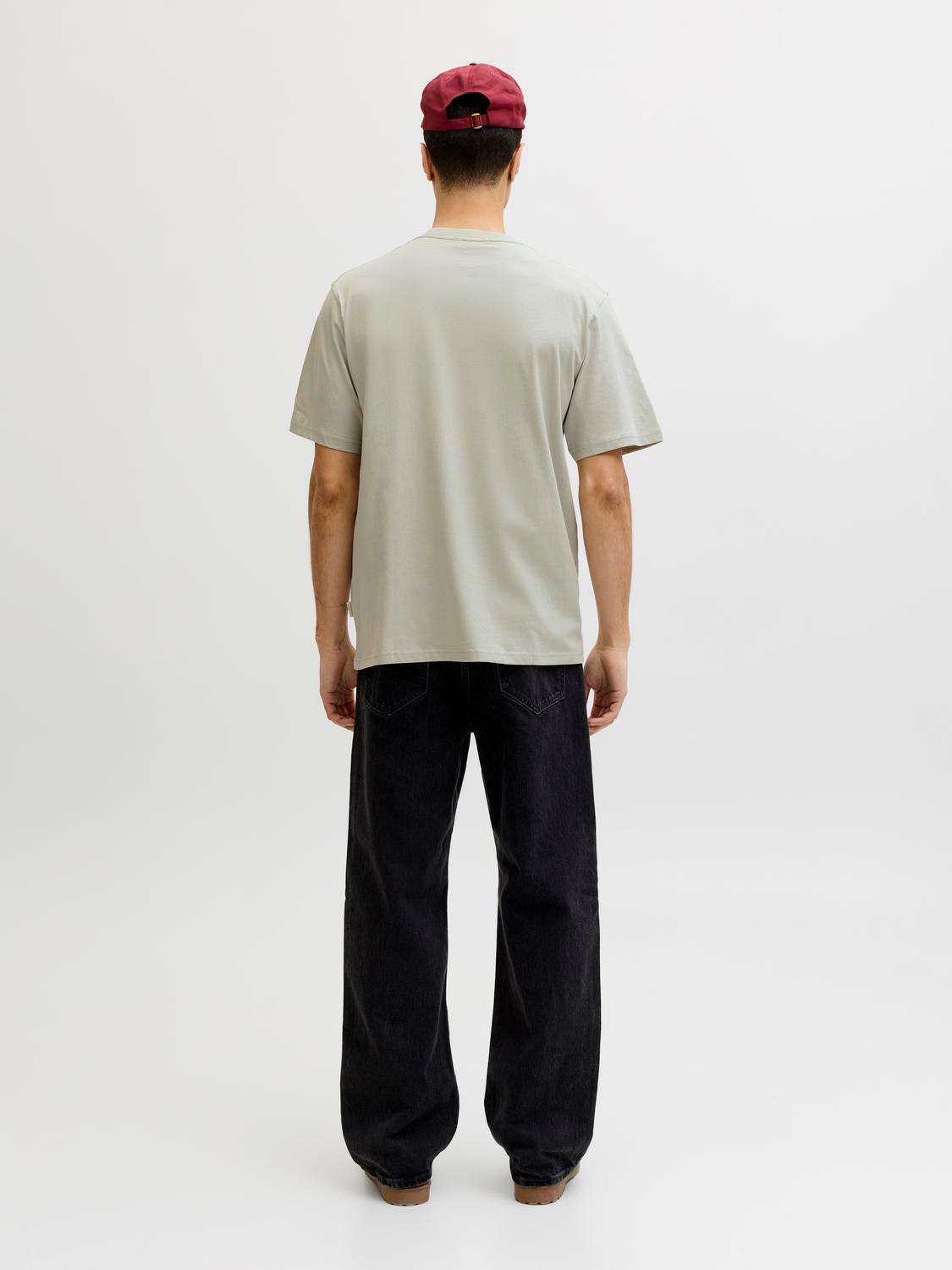 model_shot-back