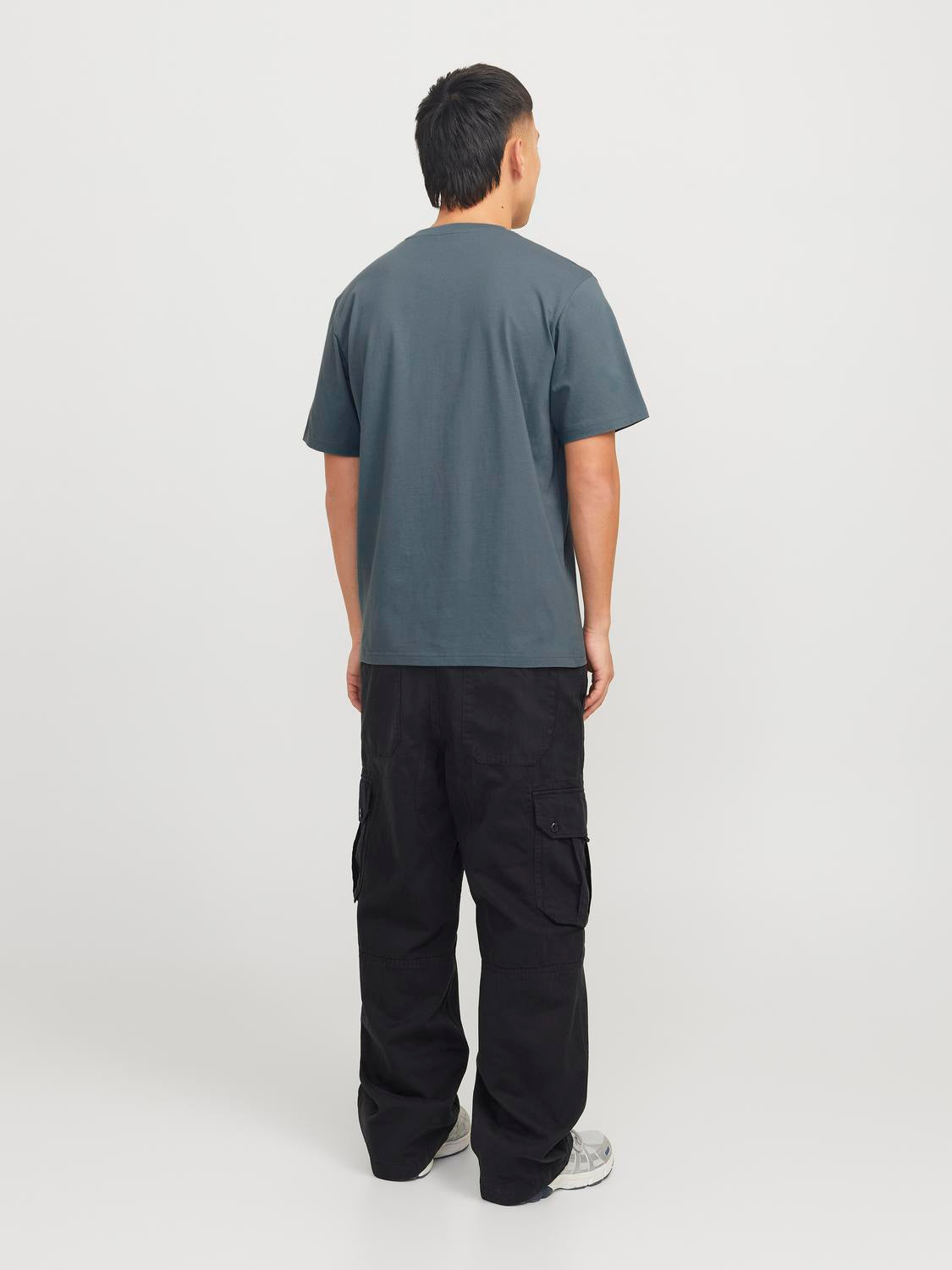 model_shot-back