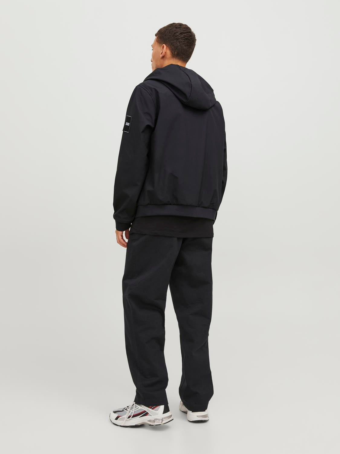 model_shot-back