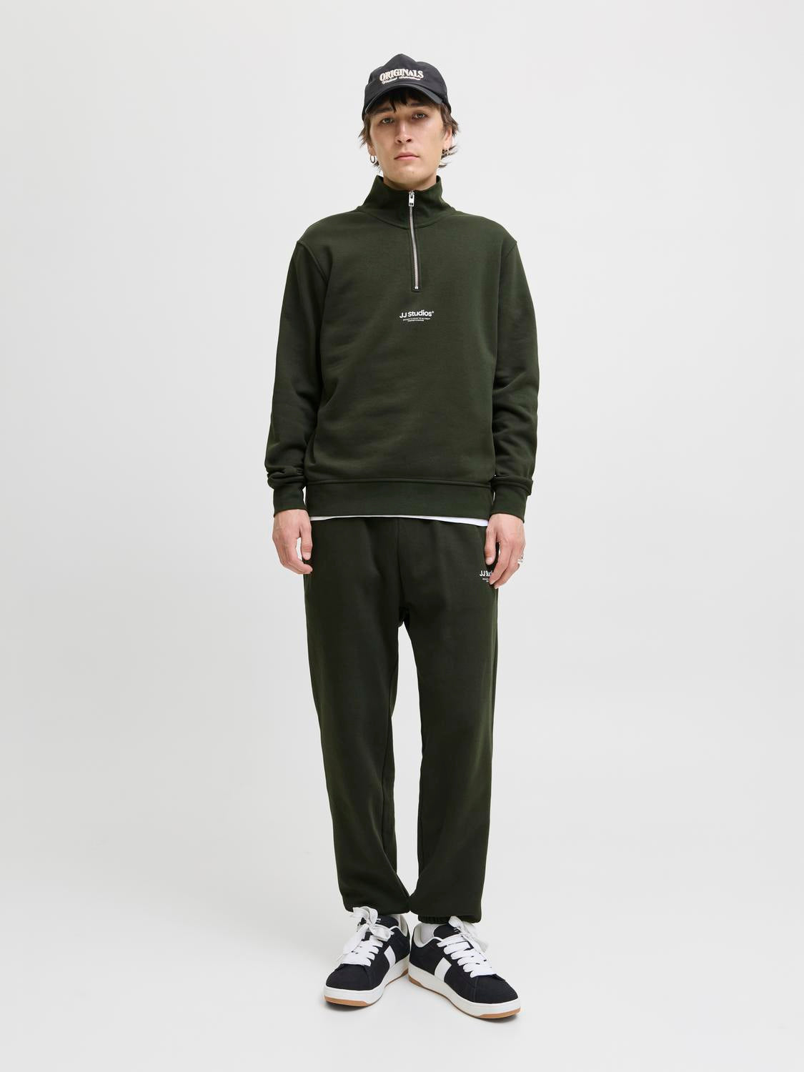 model_shot-front_full