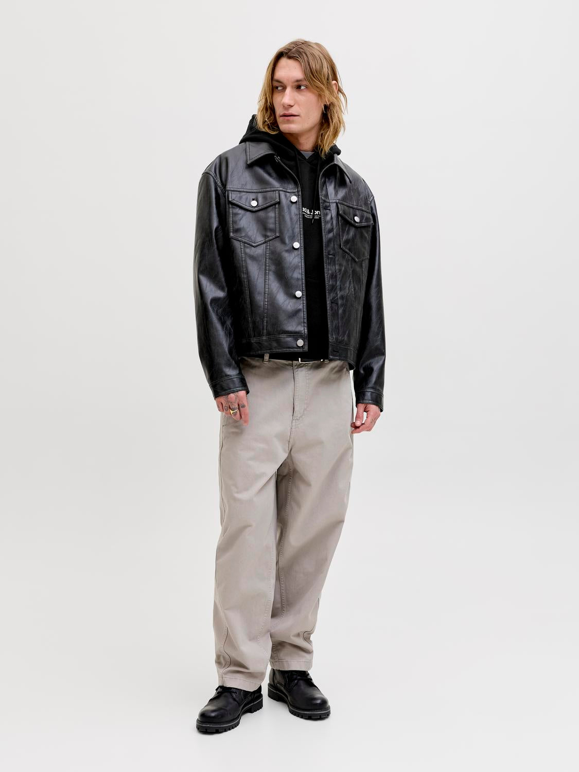 model_shot-front_full
