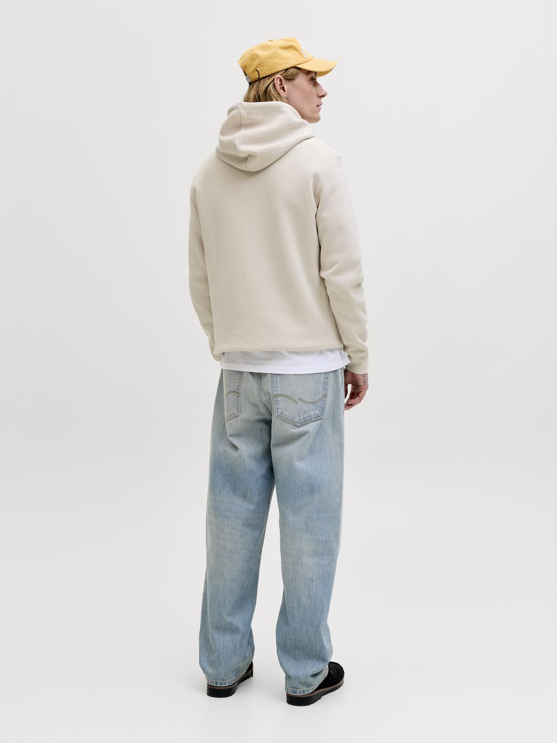 model_shot-back