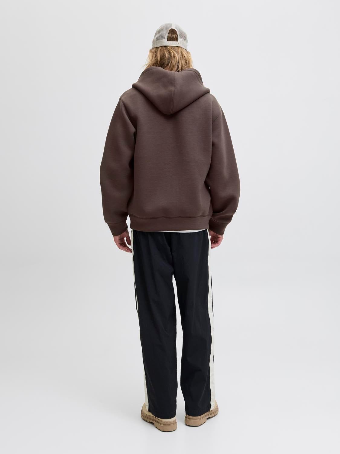 model_shot-back
