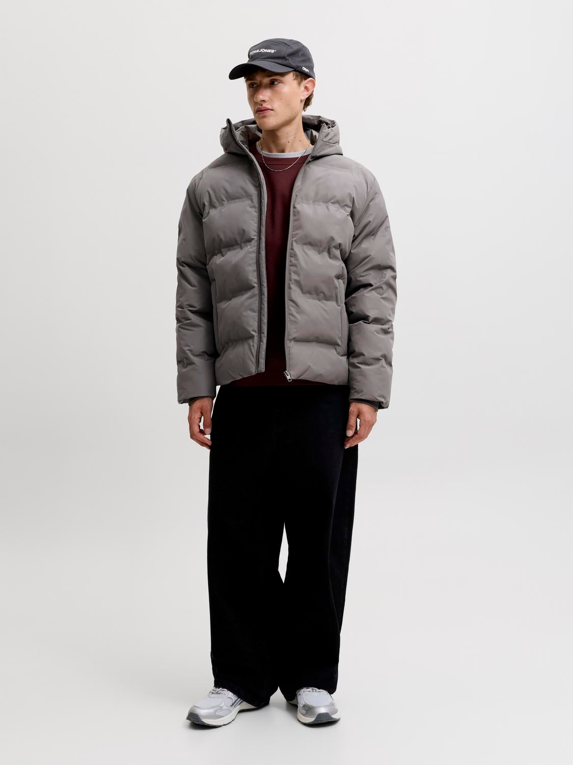 model_shot-front_full
