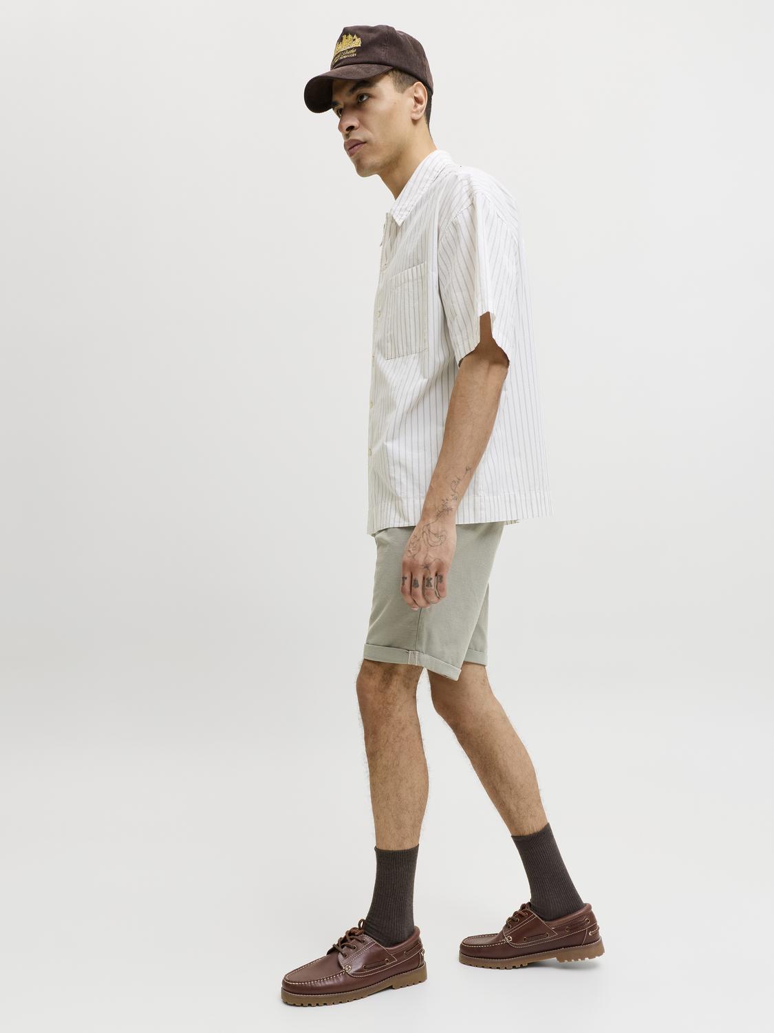 model_shot-creative