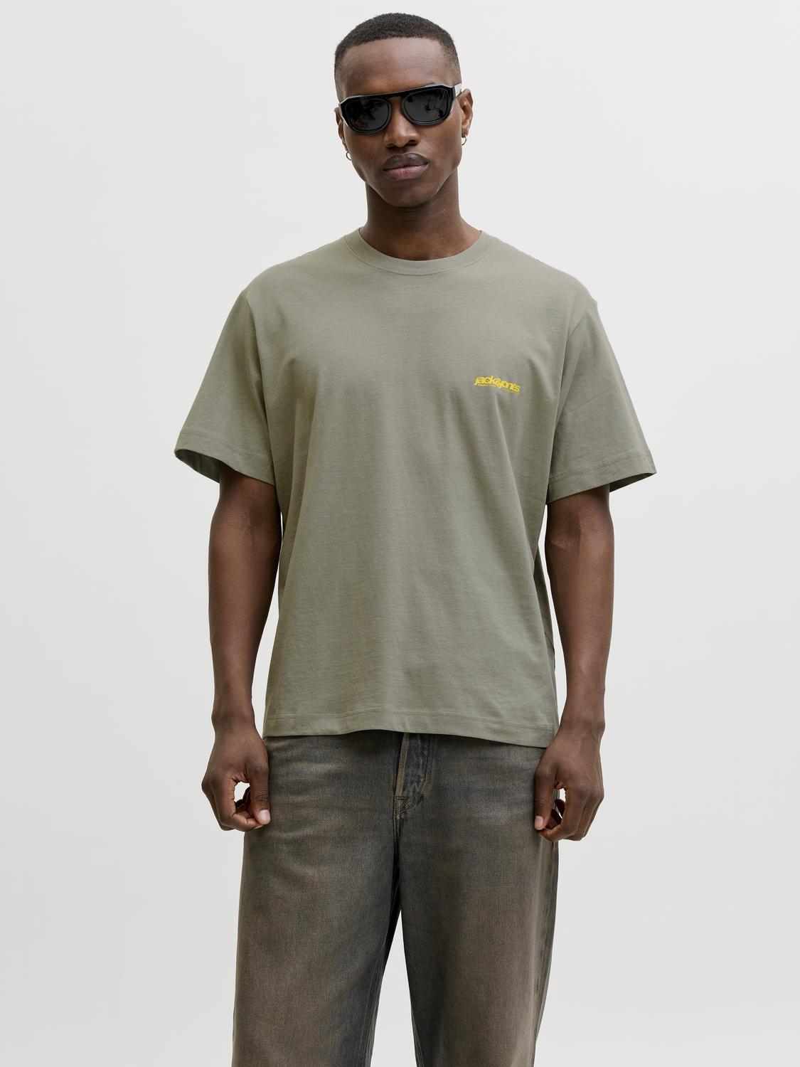 model_shot-front