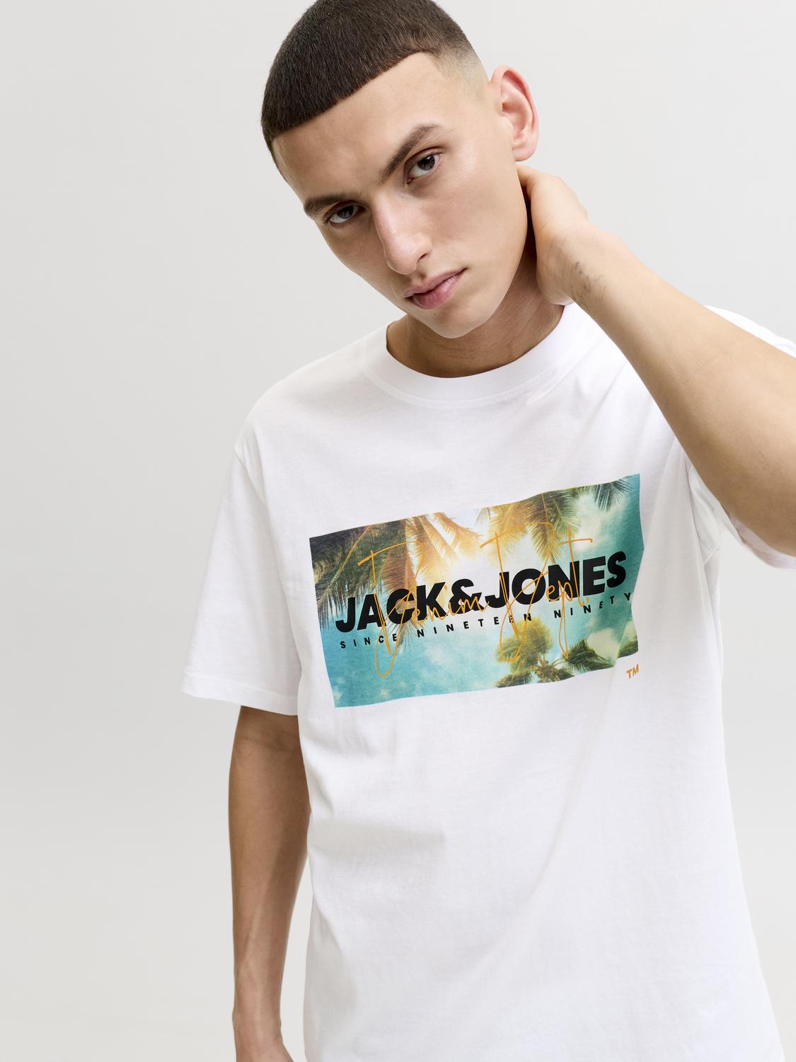 model_shot-creative