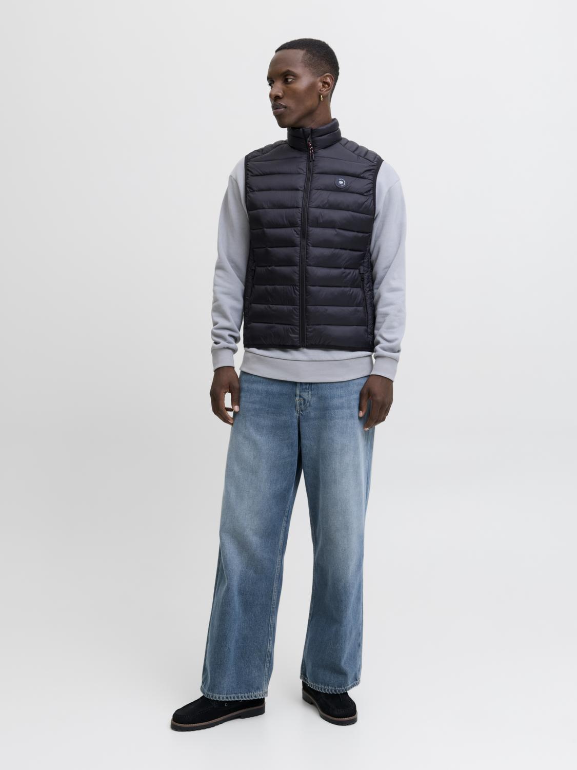 model_shot-front_full