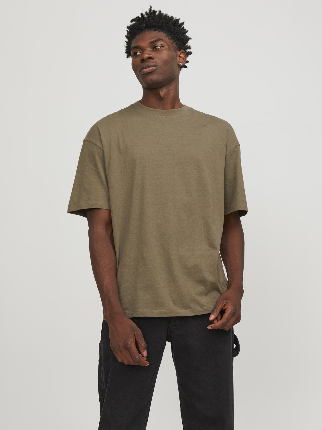 model_shot-front