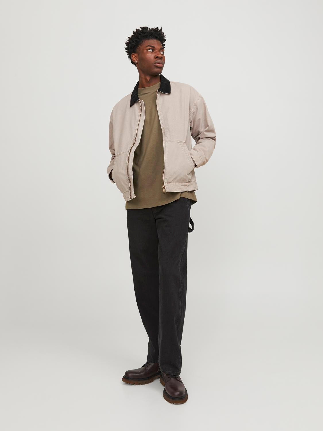 model_shot-front_full