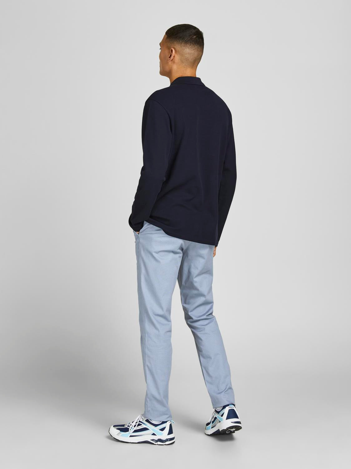 model_shot-back