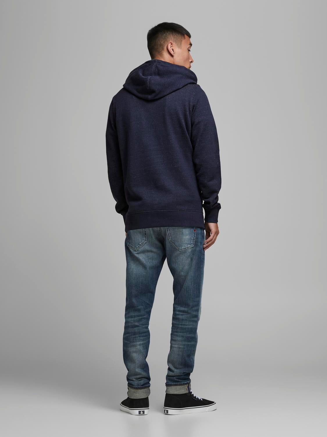 model_shot-back