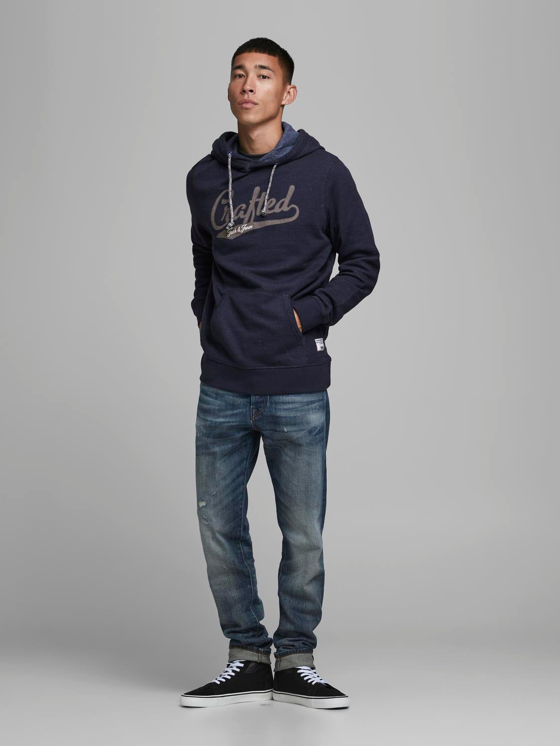 model_shot-front_full