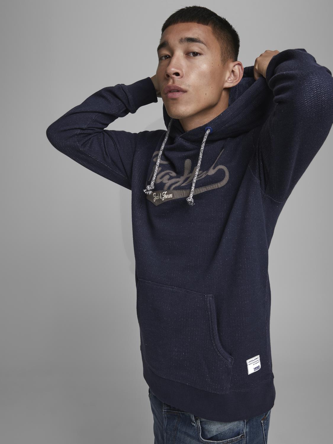 model_shot-creative