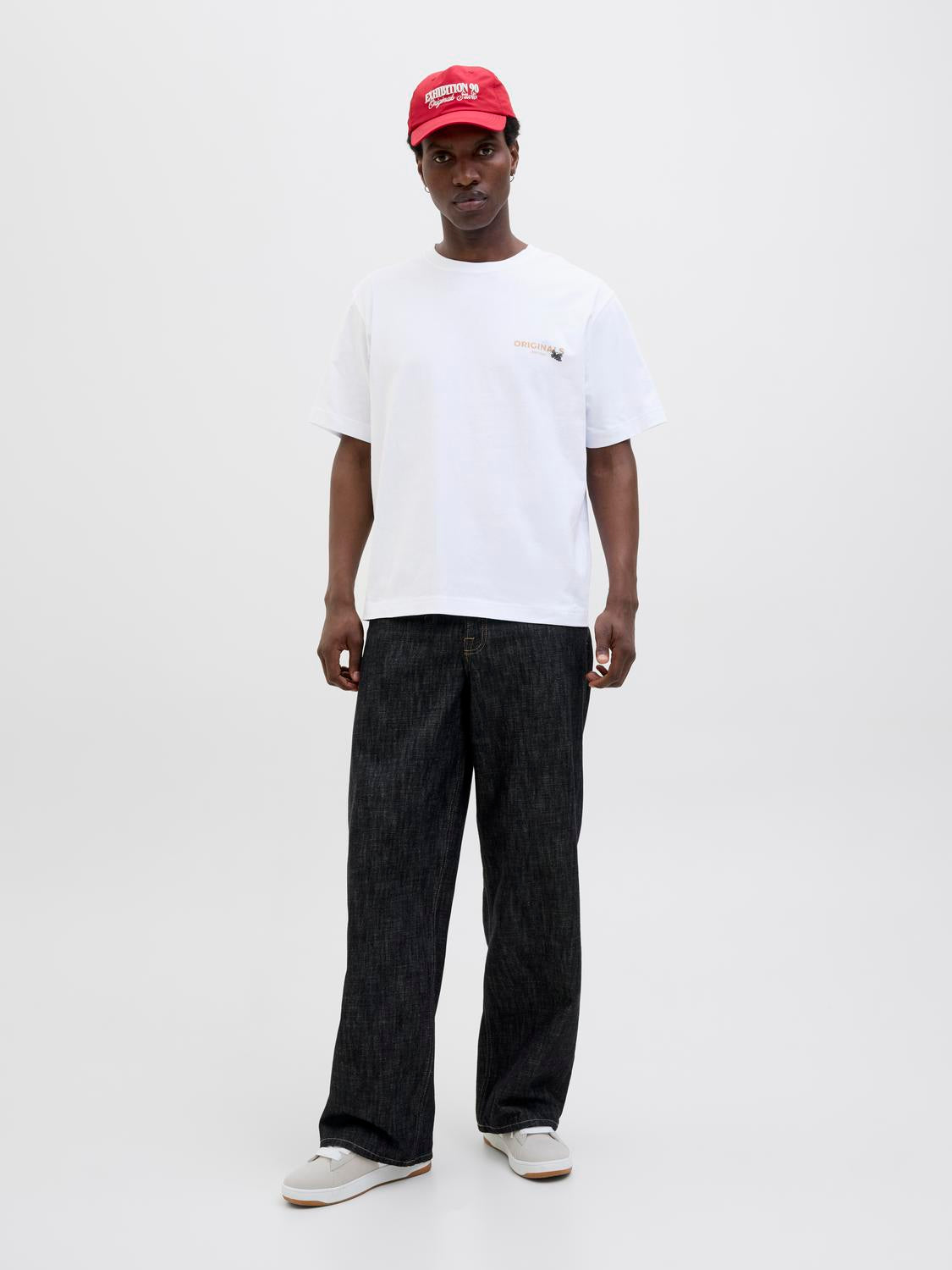 model_shot-front_full