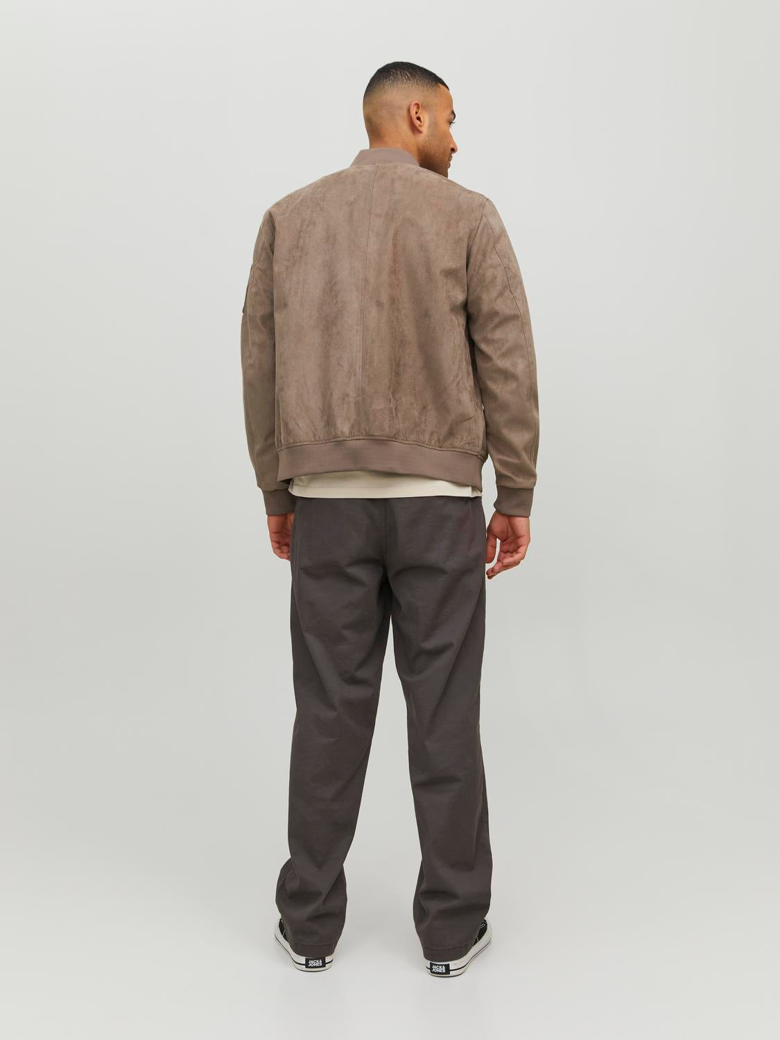 model_shot-back