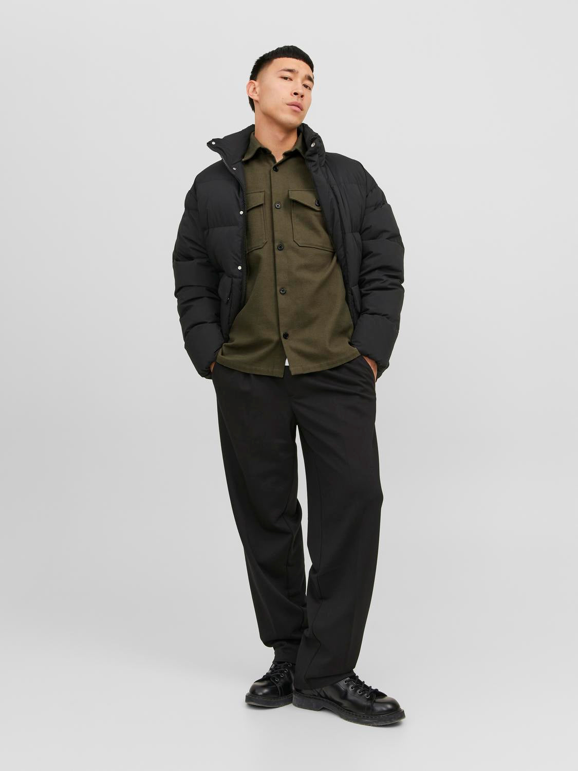 model_shot-front_full