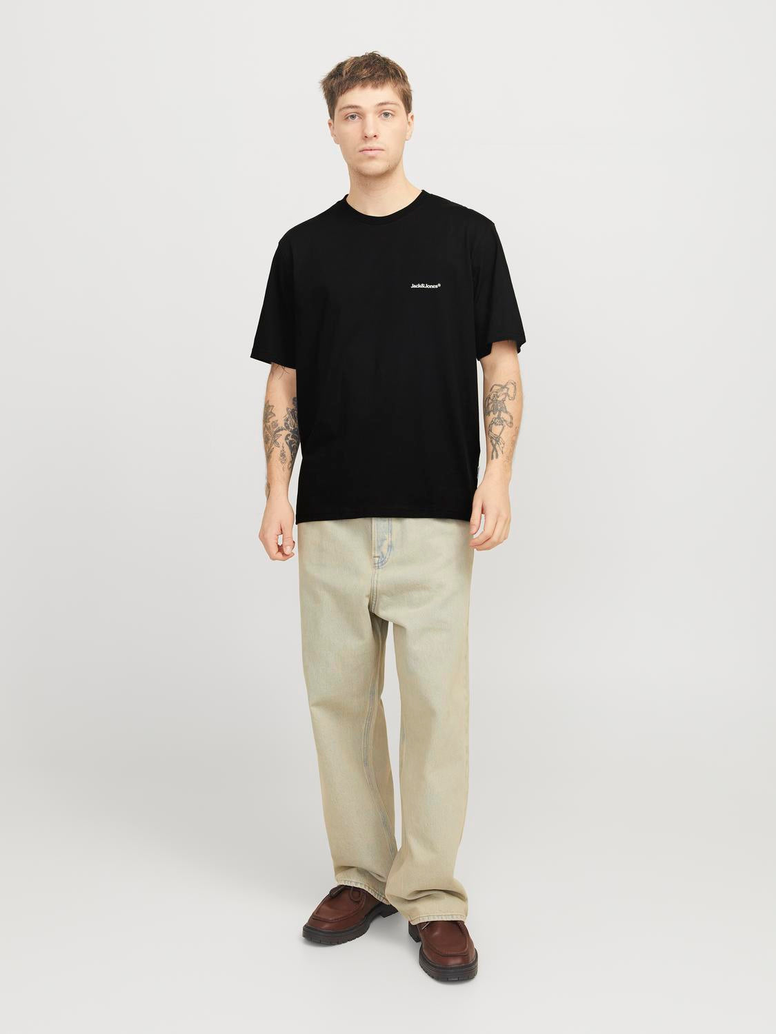 model_shot-front_full
