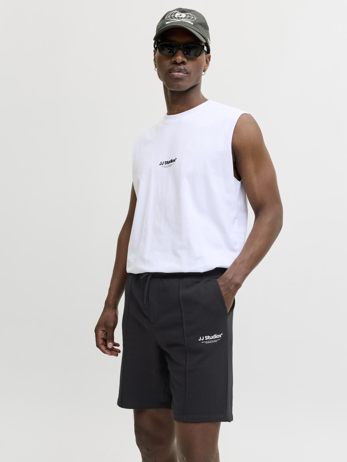 model_shot-creative