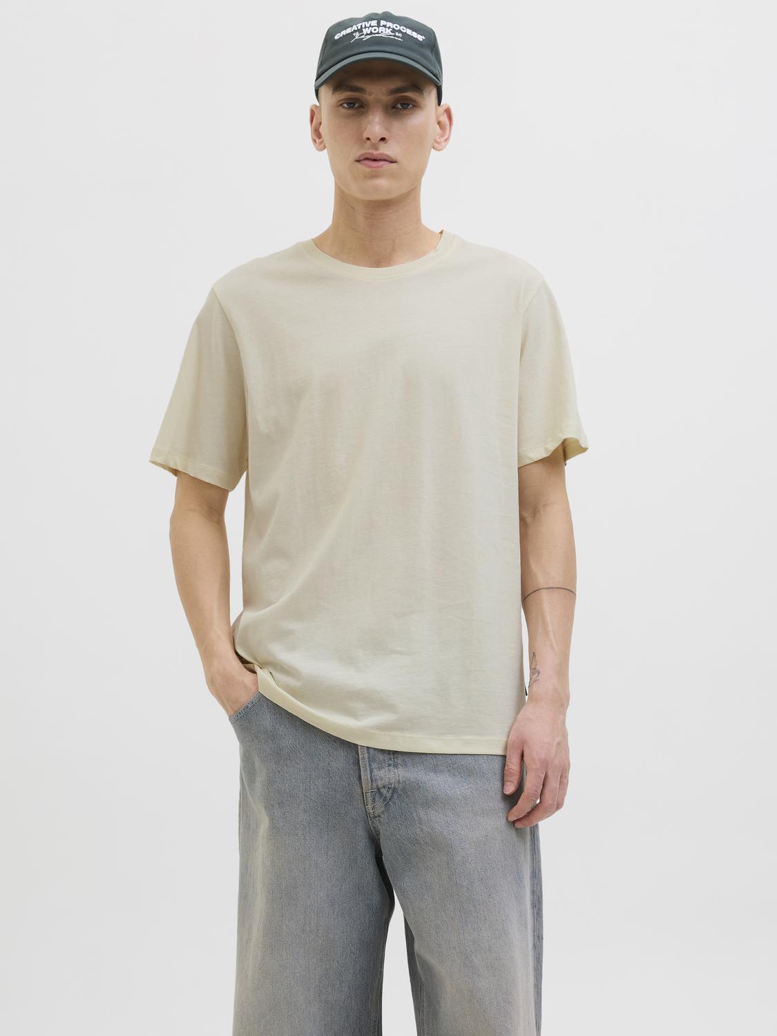 model_shot-front