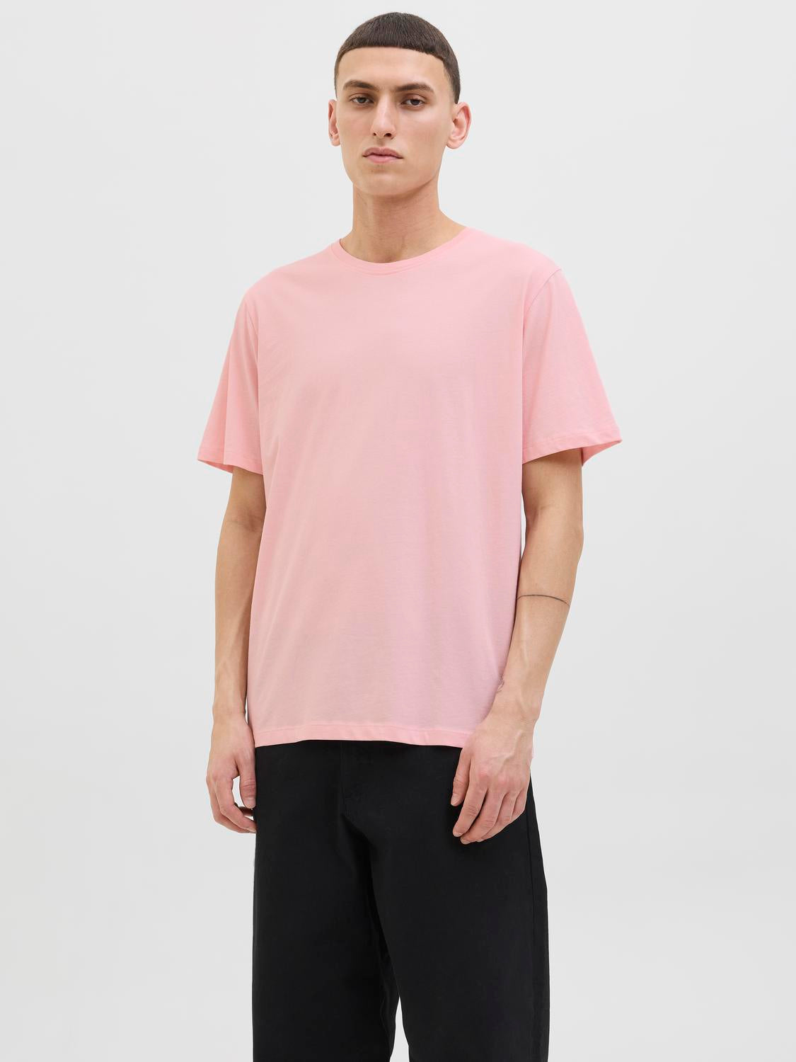 model_shot-front
