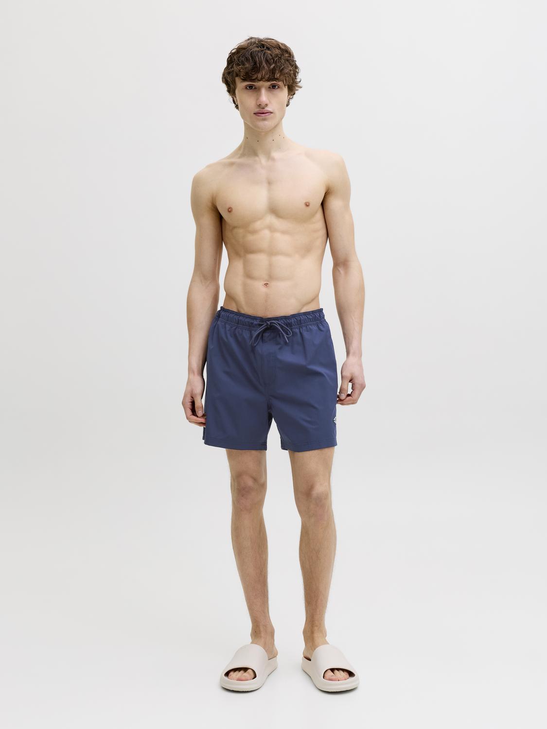 model_shot-front_full