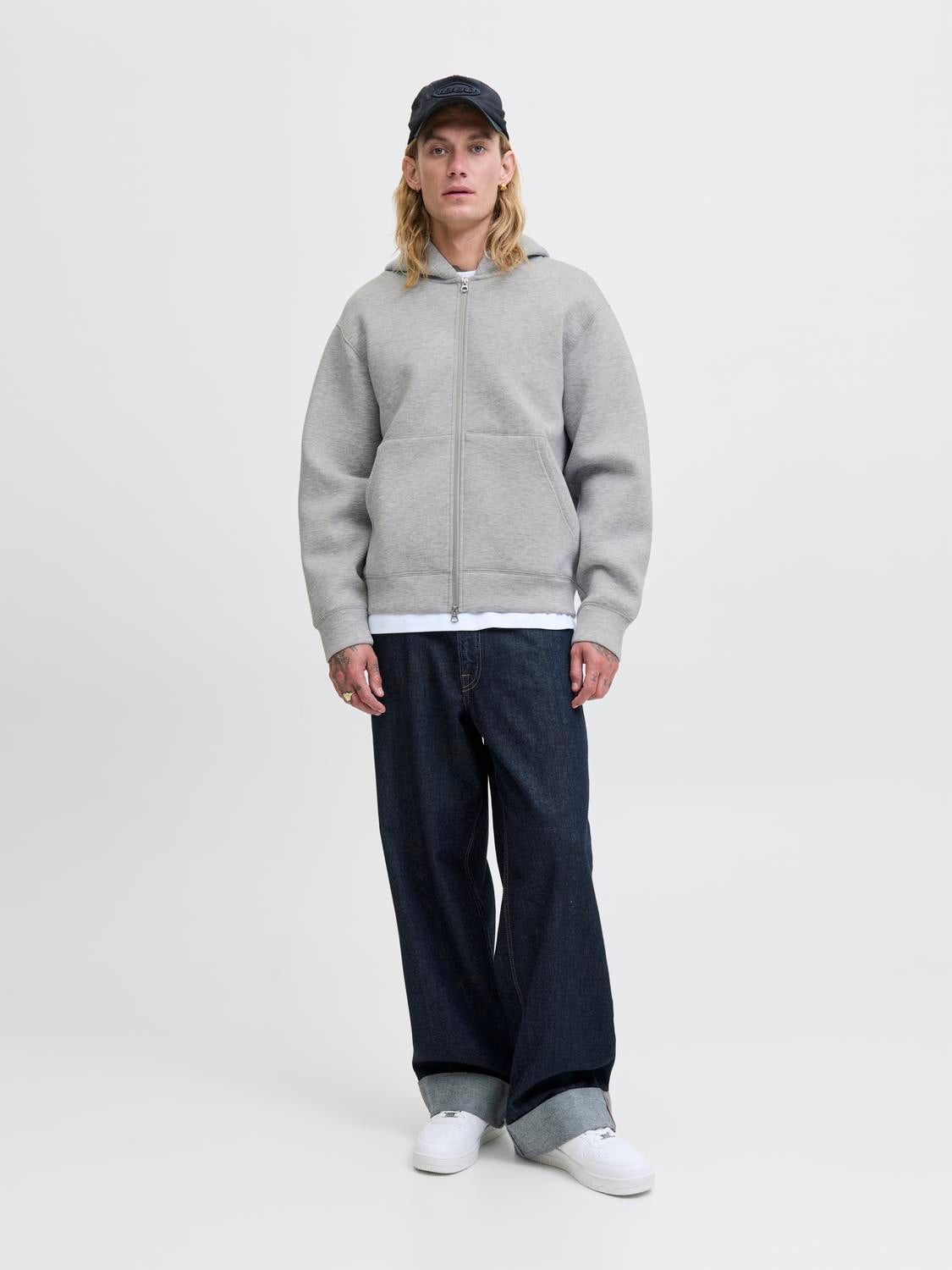 model_shot-front_full