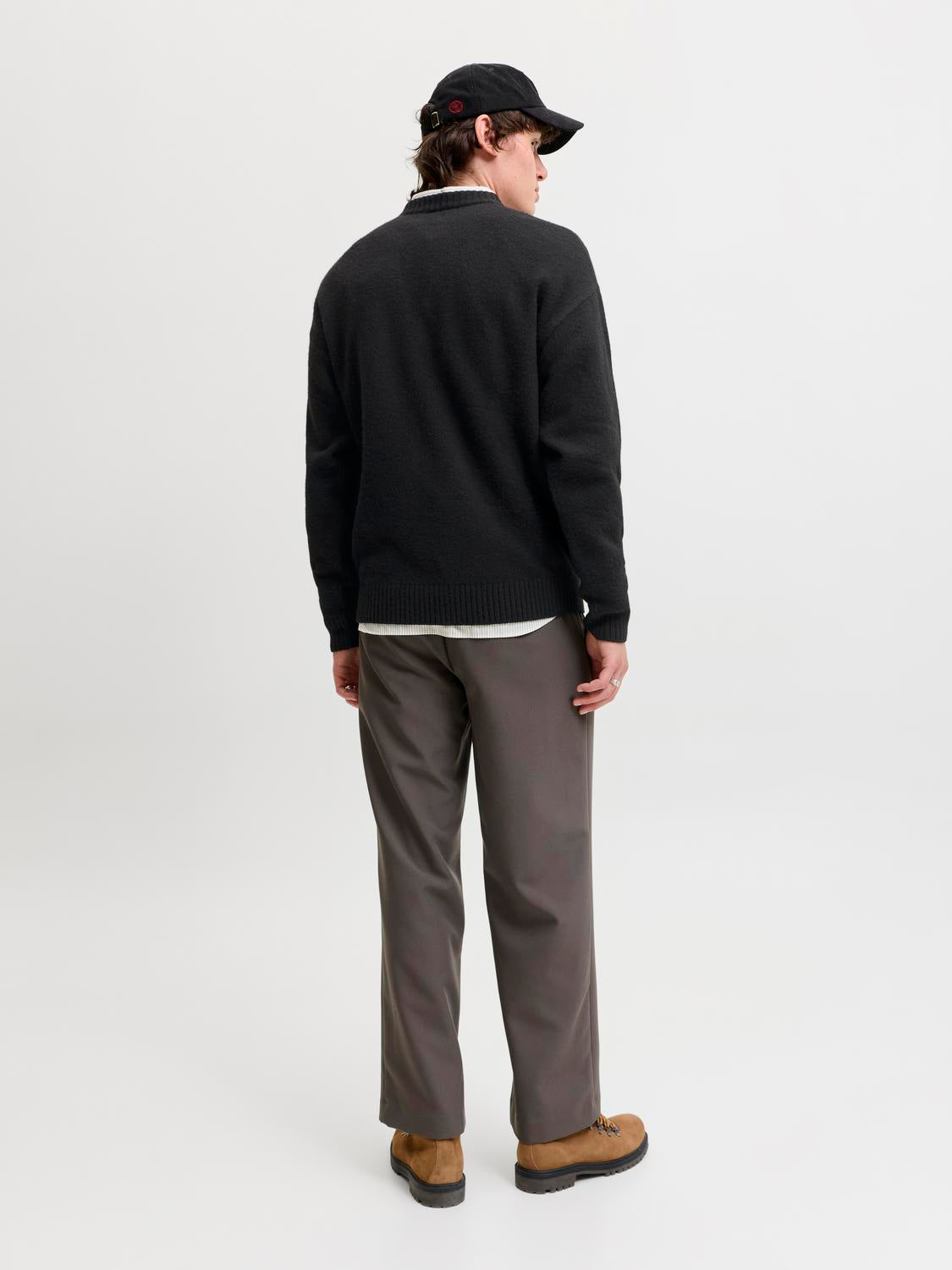 model_shot-back